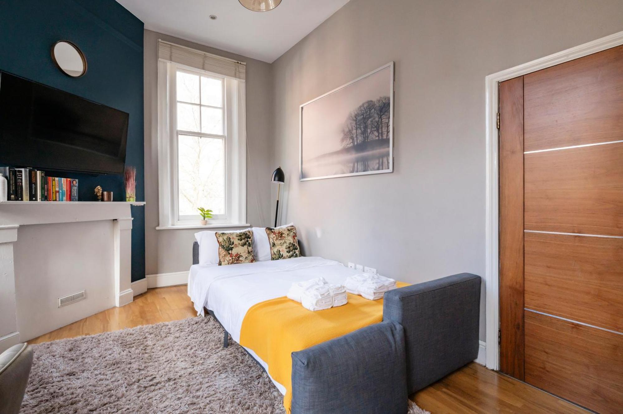 Sunny Corner Apartment In Center Of 런던 외부 사진