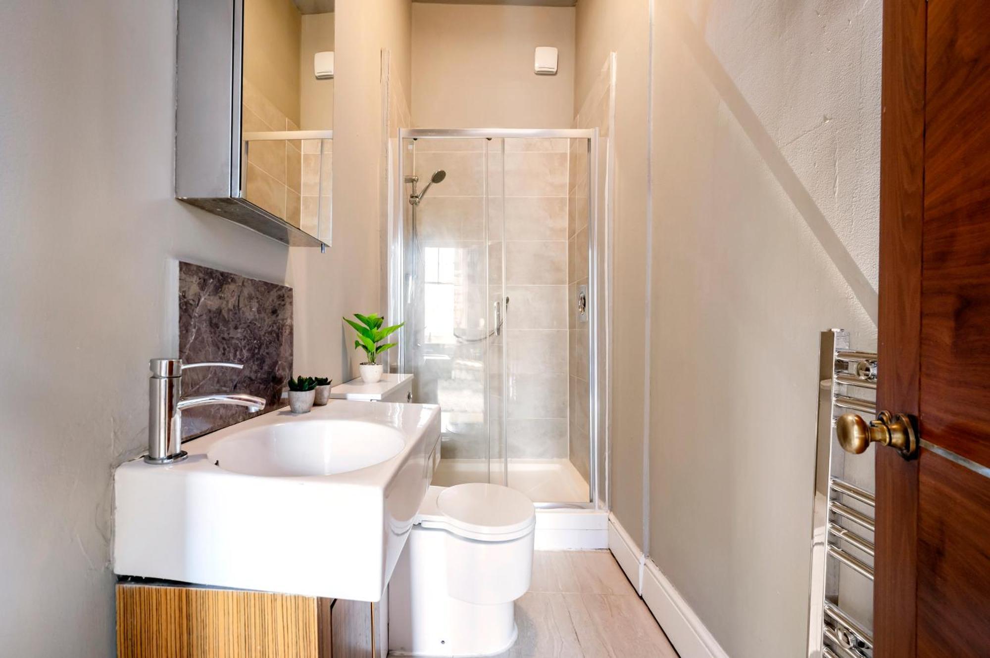 Sunny Corner Apartment In Center Of 런던 외부 사진