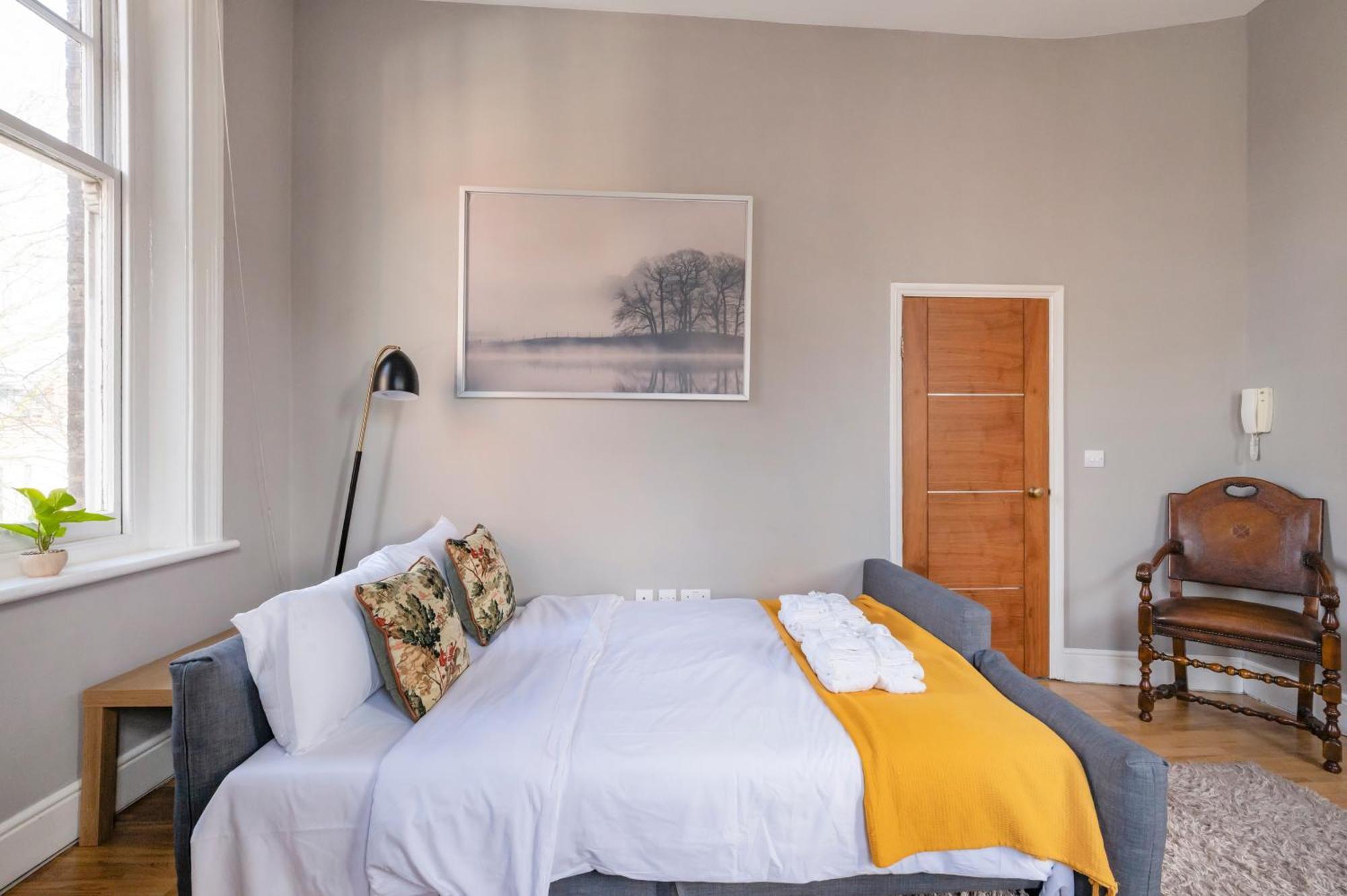 Sunny Corner Apartment In Center Of 런던 외부 사진