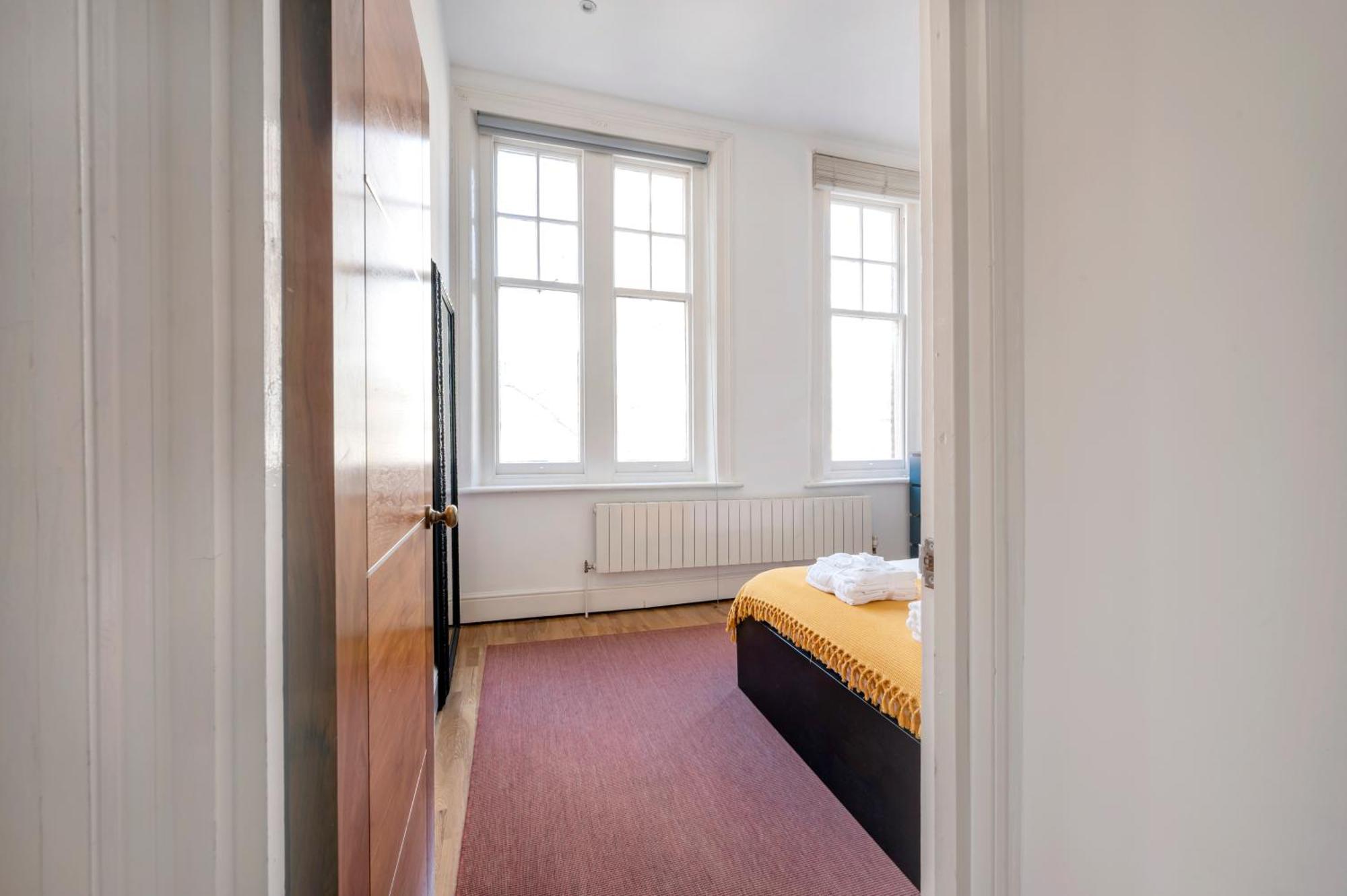 Sunny Corner Apartment In Center Of 런던 외부 사진