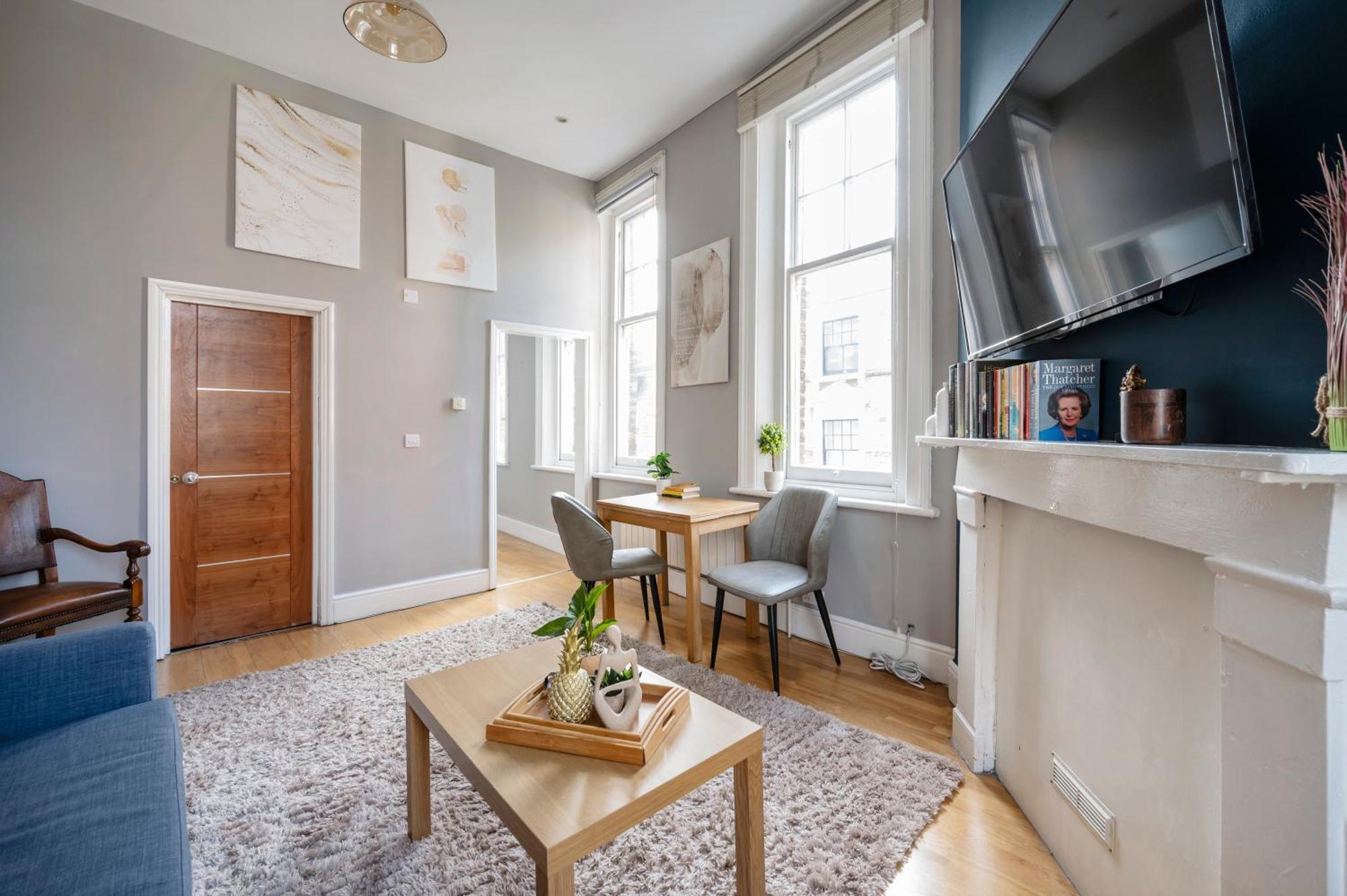 Sunny Corner Apartment In Center Of 런던 외부 사진