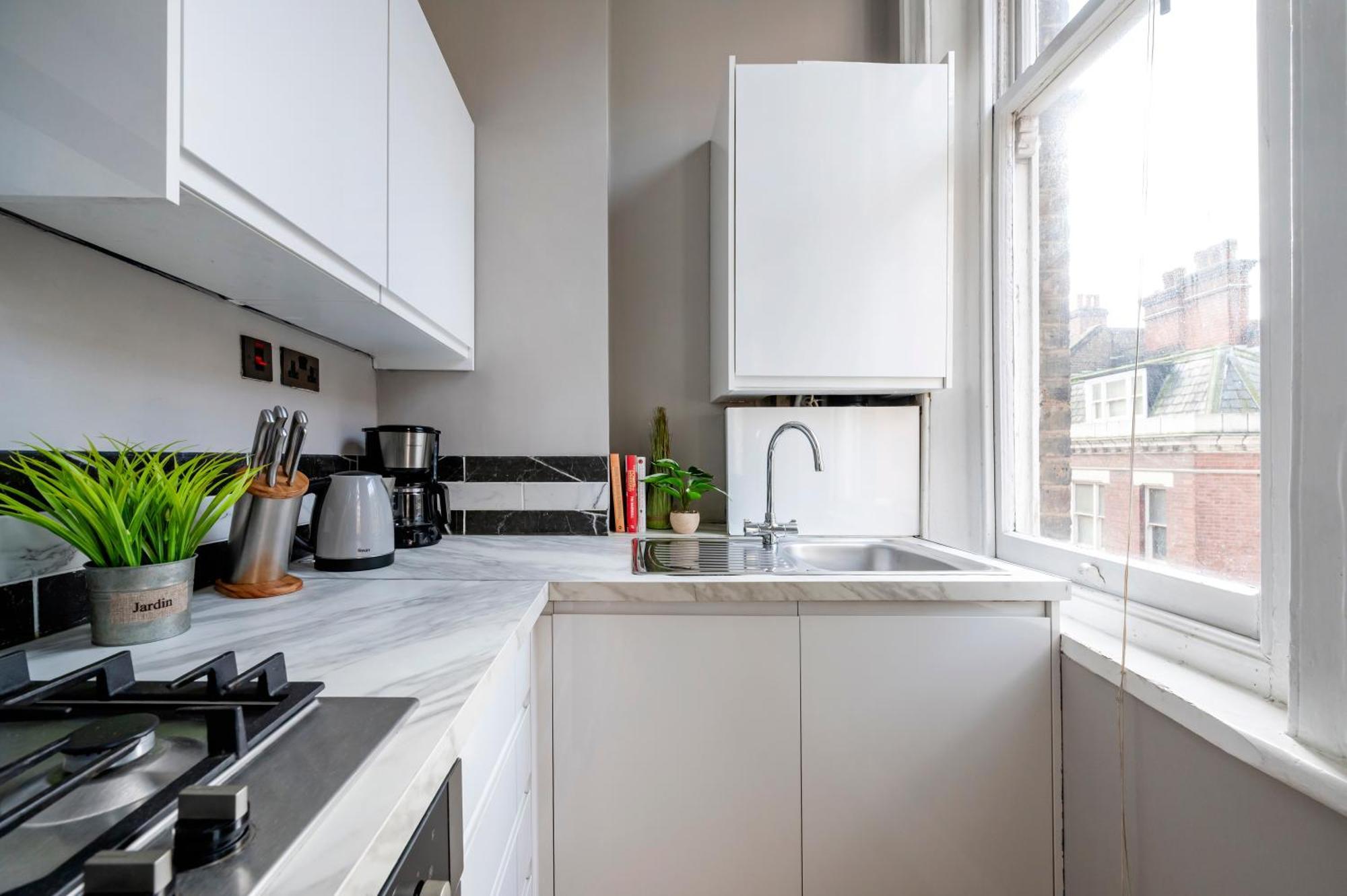 Sunny Corner Apartment In Center Of 런던 외부 사진