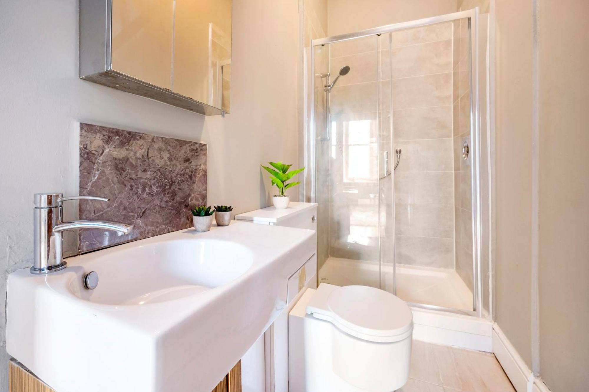 Sunny Corner Apartment In Center Of 런던 외부 사진