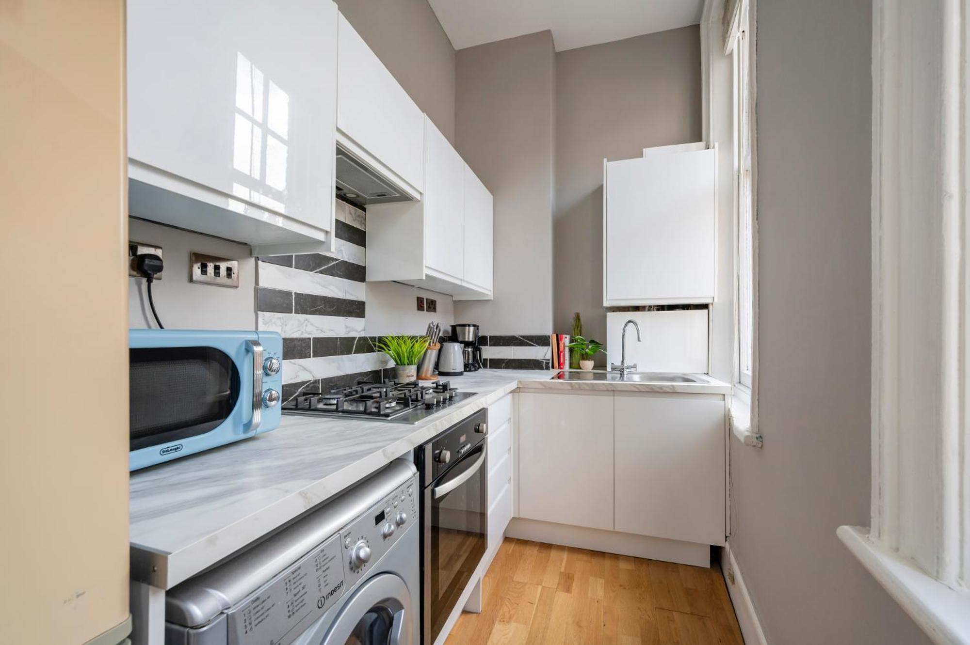Sunny Corner Apartment In Center Of 런던 외부 사진