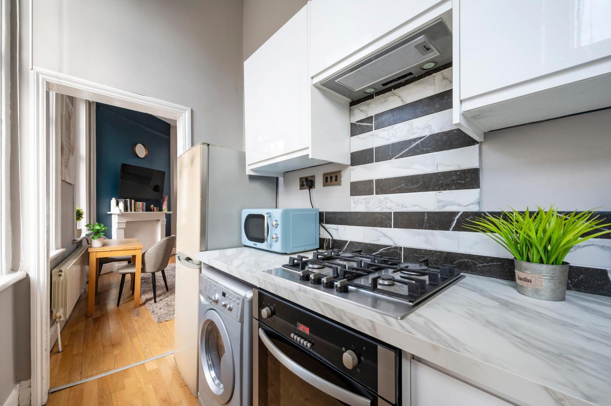 Sunny Corner Apartment In Center Of 런던 외부 사진